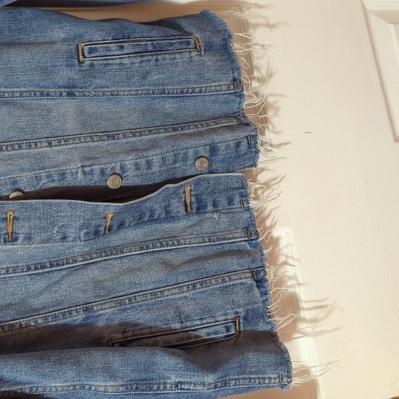 GAP DISTRESSED DENIM JACKET - Picture 3 of 6